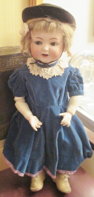 xxM958M VICTORIAN CHILDS CLOTHING & HAT